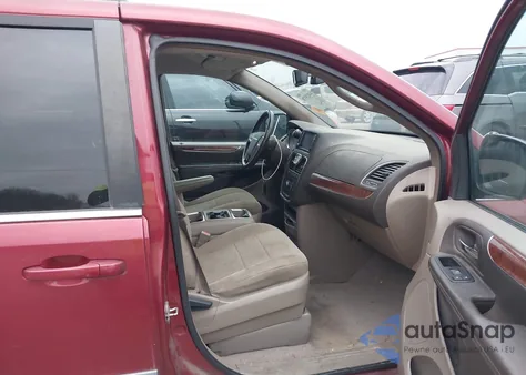 2011 Chrysler Town & Country Touring из США, поврежденный, VIN 2A4RR5DG5BR747131